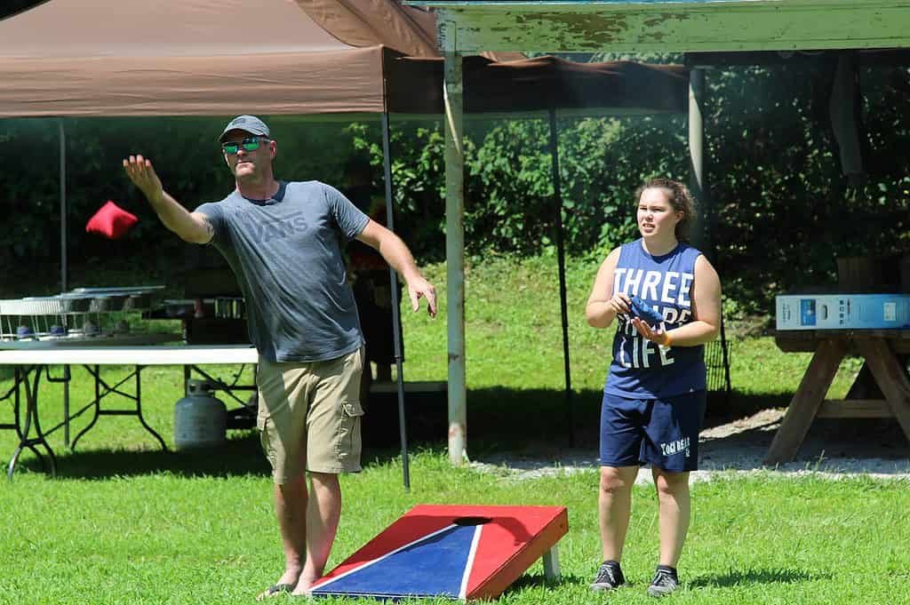 How to play cornhole games